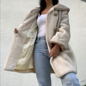 🔥SOLD🔥 VINTAGE FAUX FUR COAT ✨